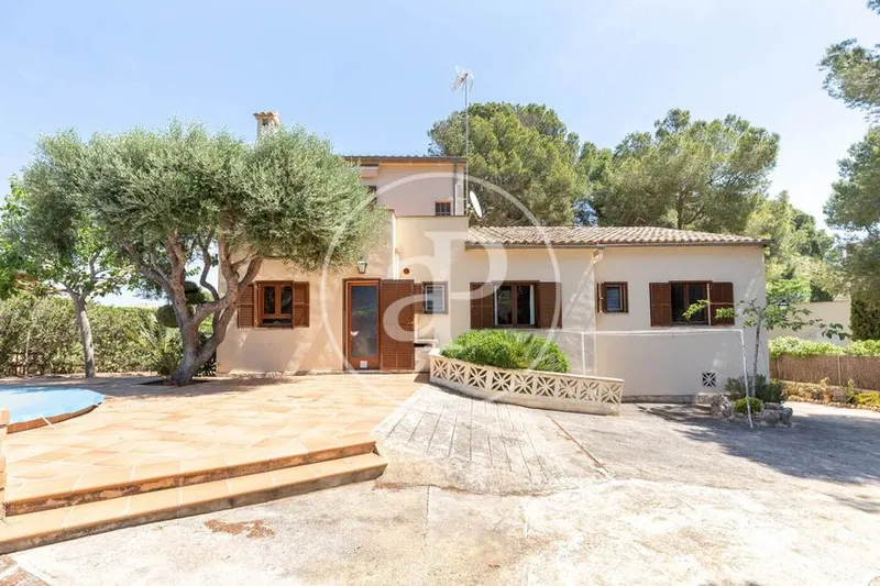 Detached house for sale in Calle de Deusto — photo 1