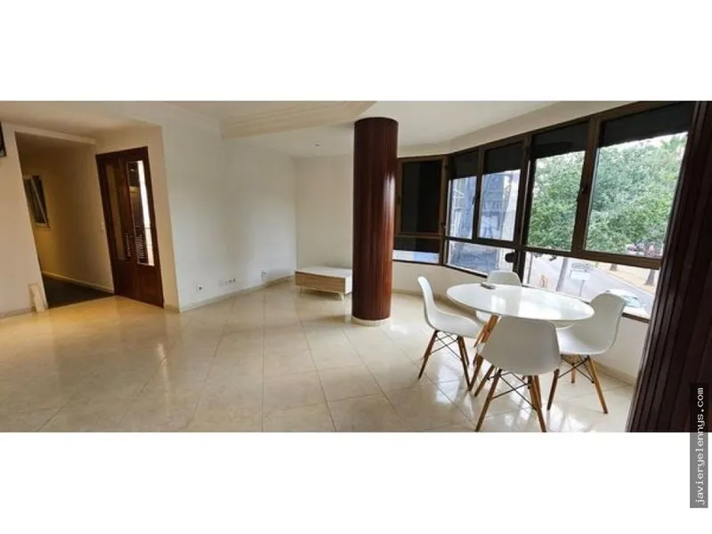 Flat for rent on Calle de Don Joan d'Àustria — photo 2