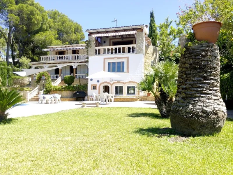 Beautiful Villa with Sea Views Ideally Located in Santa Ponsa — photo 12