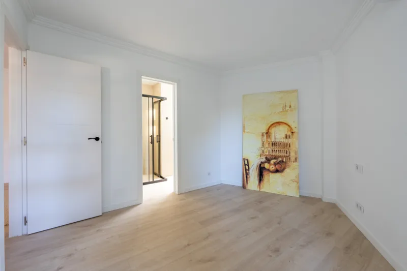 Fully Renovated Duplex Apartment Near the Beach - Open Living-Dining Area with Kitchen (12616) — photo 7
