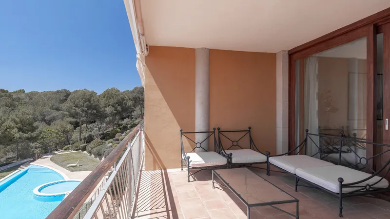 Superb and luxurious, south facing apartment in a first line waterfront community affording panoramic sea and coastal views in Sol de Mallorca – For Sale — photo 9