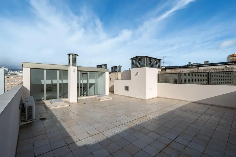 Discover this impressive penthouse located in the coveted area of Son Espanyolet, just 10 minutes from the sea and with unparalleled views — photo 11