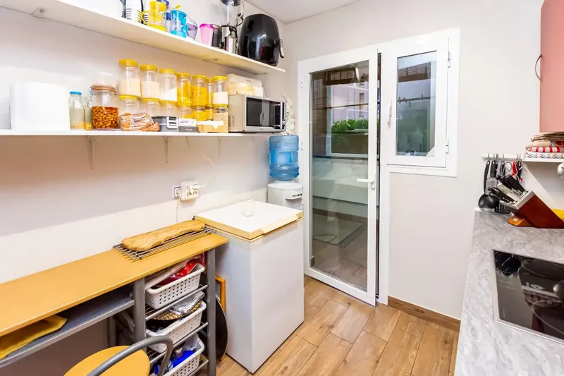 Discover this cozy ground floor apartment in Son Ferrer, a quiet residential area known for its excellent quality of life and its — photo 5