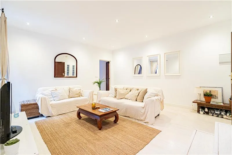Ground floor flat with a courtyard in the historic centre — photo 2