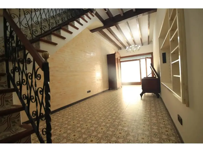 Total area 240 m², usable area 240 m², double bedrooms: 4, 3 bathrooms, condition: renovated — photo 4