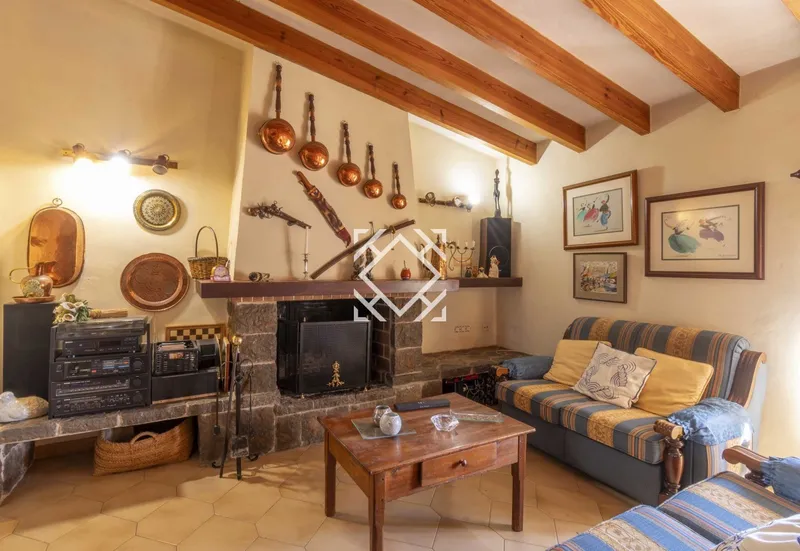 Spacious property with large rustic plot for sale in quiet residential area close to Palma de Mallorca. — photo 9