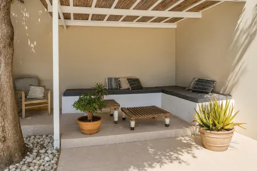 Muro, design-led townhouse with patio in a quiet street of Muro — photo 11
