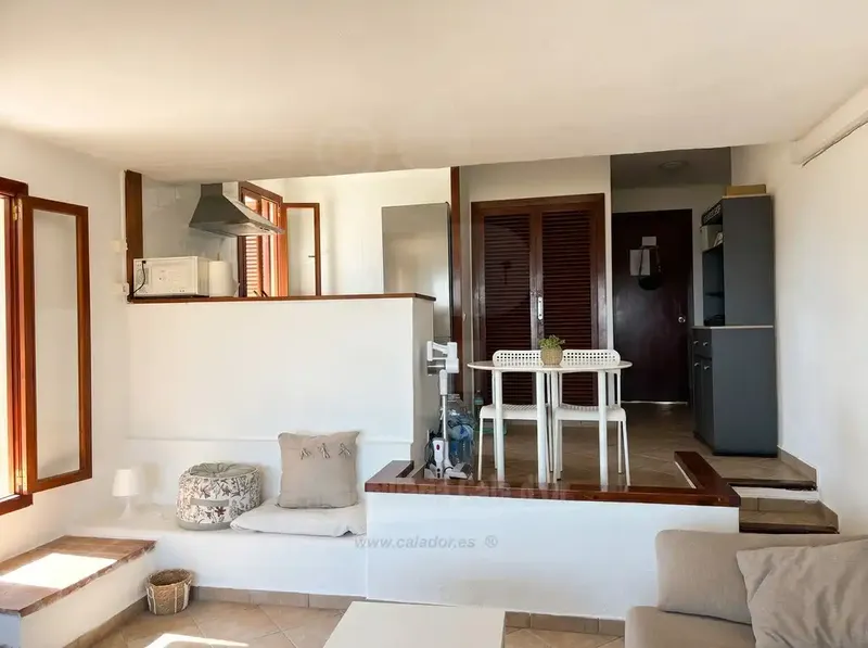 Exclusive ground floor apartment on the first line of the sea, with direct private access to Cala Ferrera beach. — photo 4