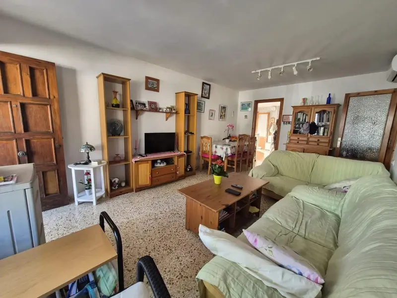 Located in one of the most sought-after residential areas of Playa de Palma, specifically in the popular neighborhood of Las Maravillas, this apartment — photo 2