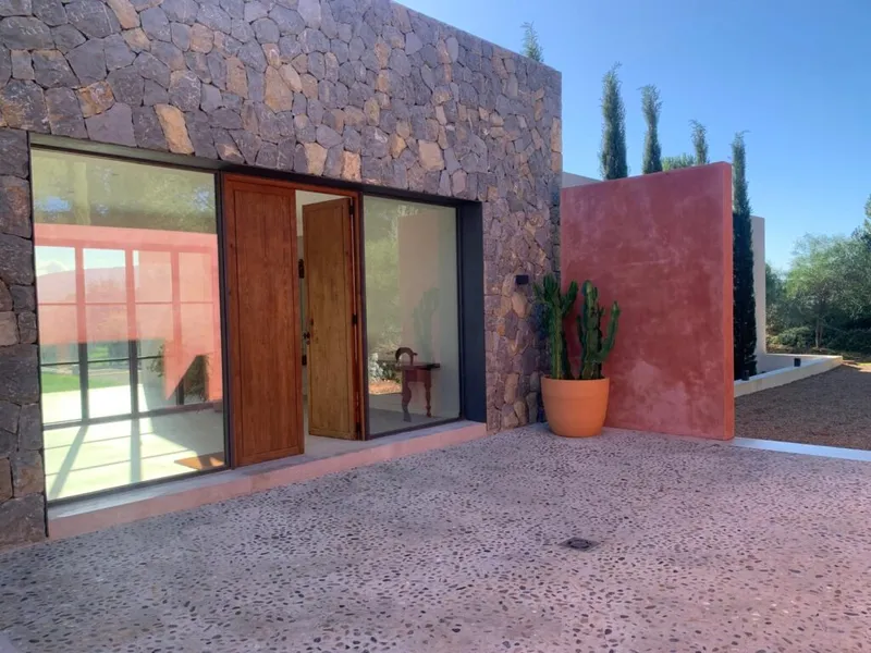 Elegant, Light Flooded, Newly Built Modern Country Home — photo 4
