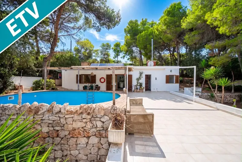 Detached house in Es Caló den Boira, Cala Figuera, in a quiet natural setting — photo 1