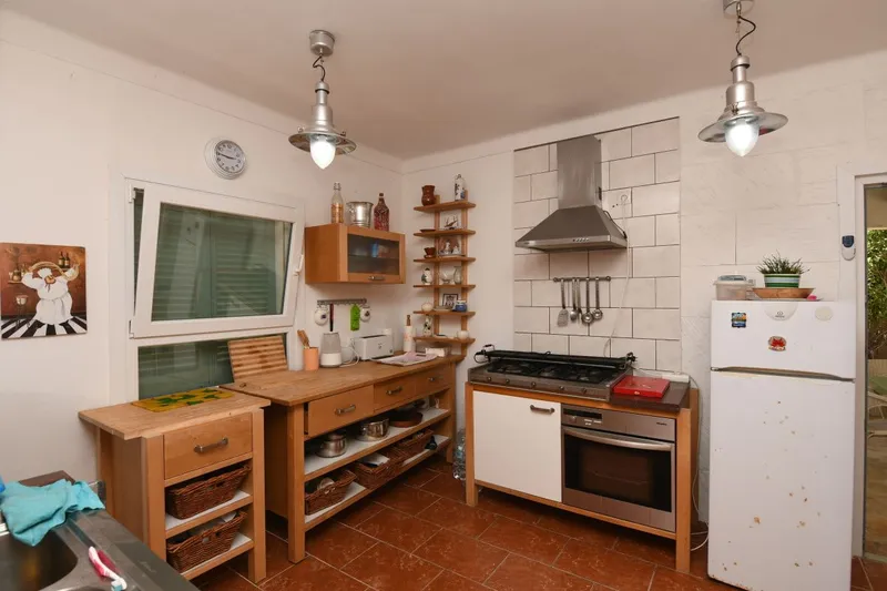 Spacious villa with great potential on a quiet street in Cala Llombards — photo 12