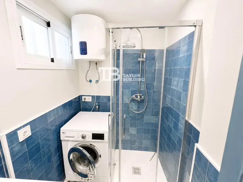 Taylor Building Real Estate sells this cozy renovated studio with sea views and balcony in Illetas, Calvià — photo 8