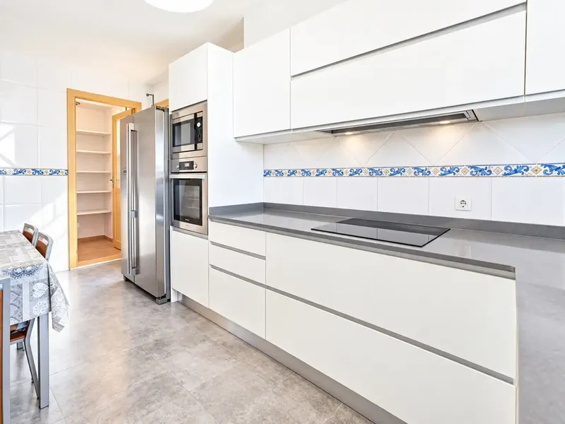 Dúplex en Es Caülls, Marratxí, ubicado en un cuidado complejo residencial con jardines y piscina comunitaria. La vivienda ofrece aproximadam — photo 12
