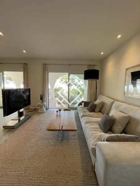 Elegant villa with privileged sea views for sale in Alcanada, in the exclusive Bay of Alcudia, Mallorca. — photo 9