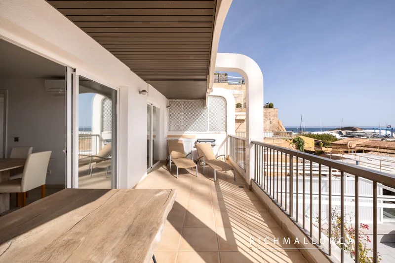 Beautiful nautical flat on the first line of a prestigious yacht club — photo 12