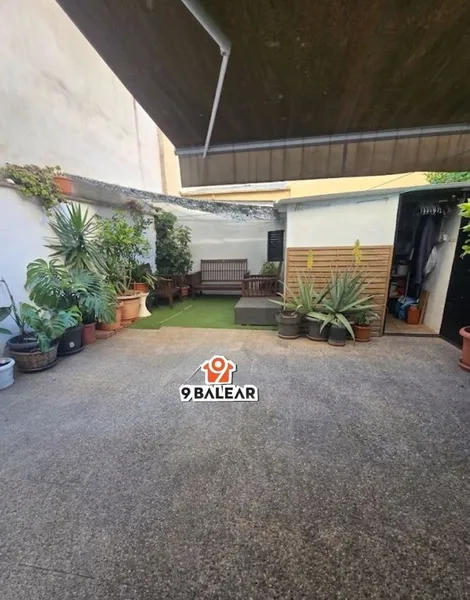 Flat / apartment for sale in Calle de la Reina Maria Cristina — photo 1