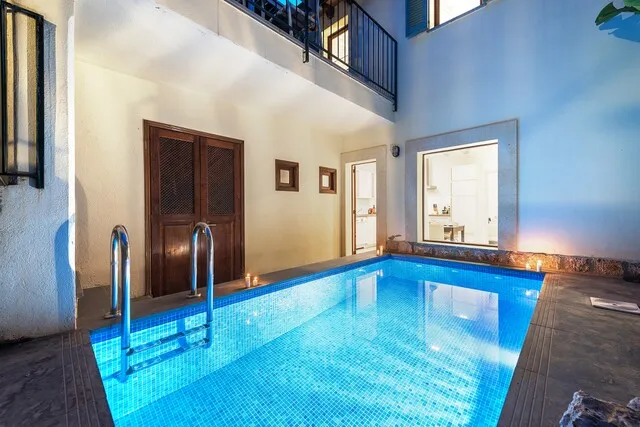 Elegant town house with rental license for sale in Pollensa's historic Old Town, North Mallorca — photo 2