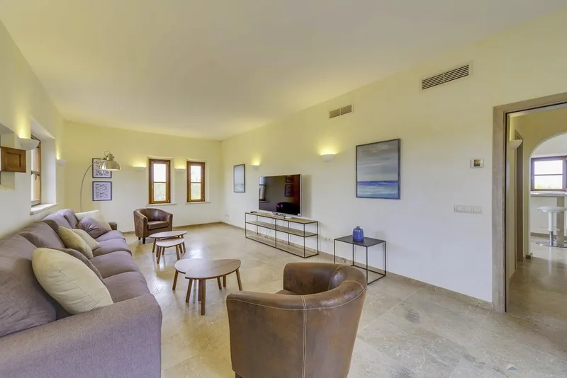 Magnificent property with large guest house on a hillside with fantastic views — photo 7