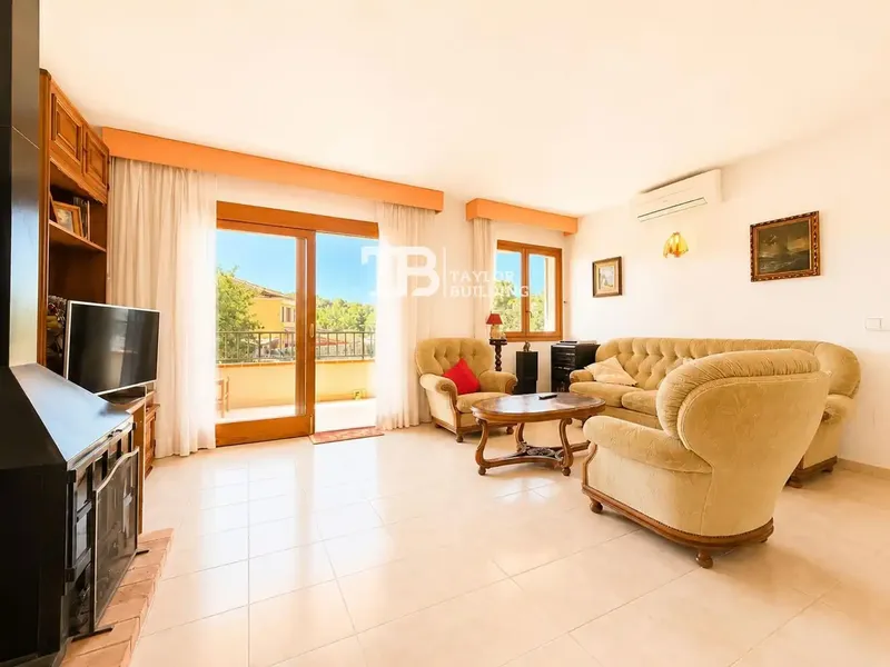 Apartment for sale in Calvià, Balearic Islands, Peguera area, with 120.00 m² built and 108.00 m² usable. It is a spacious and well-distributed home — photo 1