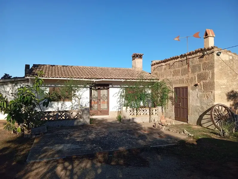 Discover this magnificent rustic estate of 46,000 m2! 🌳 The property features a charming 100 m2 country house, ideal for enjoying — photo 10