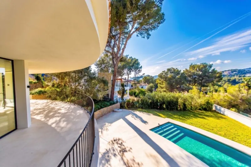 Renovated villa with partial sea views in Santa Ponsa — photo 3