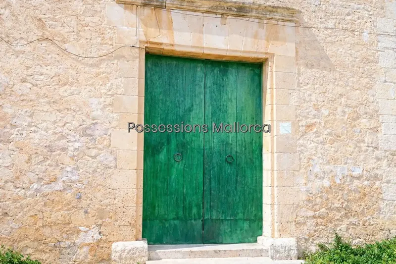 In the heart of one of the most coveted areas of Palma's coastline, between El Molinar and Coll d'en Rabassa, this large historic estate emerges — photo 6