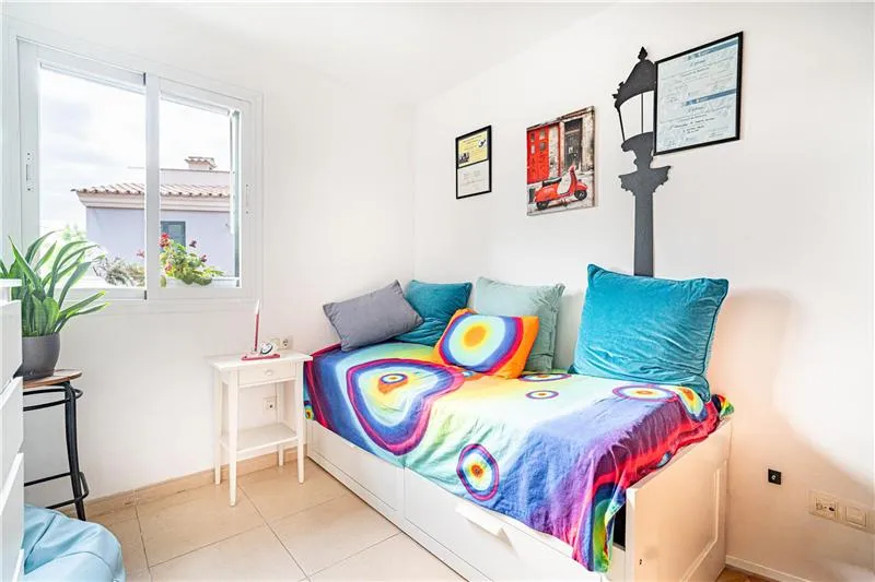 Approx. 141-square-meter apartment with a sun terrace — photo 11