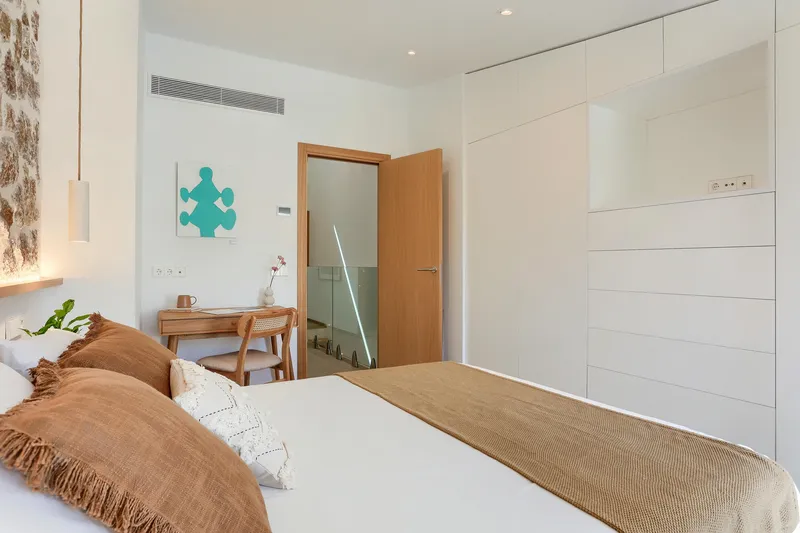 Renovated town house with back patio and private pool — photo 4