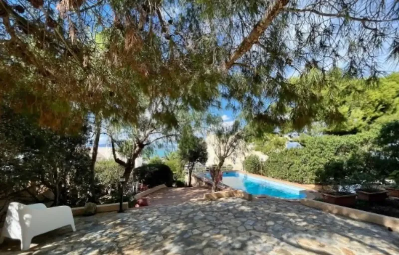 Located in a quiet and sought-after residential area of Cala Blava, just steps from the sea, this charming semi-detached Mediterranean-style villa — photo 12