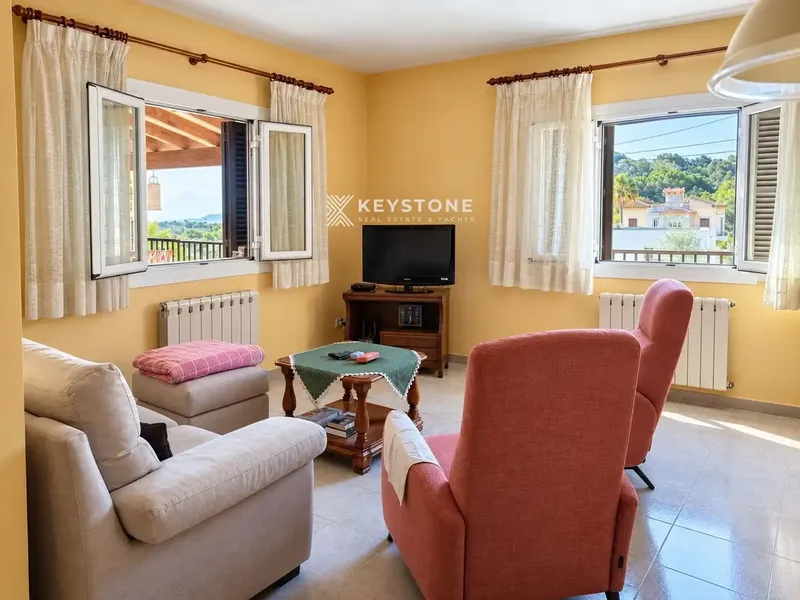 Vivienda unifamiliar amplia y luminosa con vistas al mar, terrazas y garaje privado, ideal para quienes buscan espacio, comodidad y zonas ex — photo 3