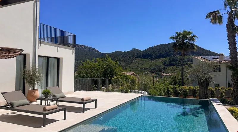 Contemporary designer villa with mountain vistas for sale in Esporles — photo 2