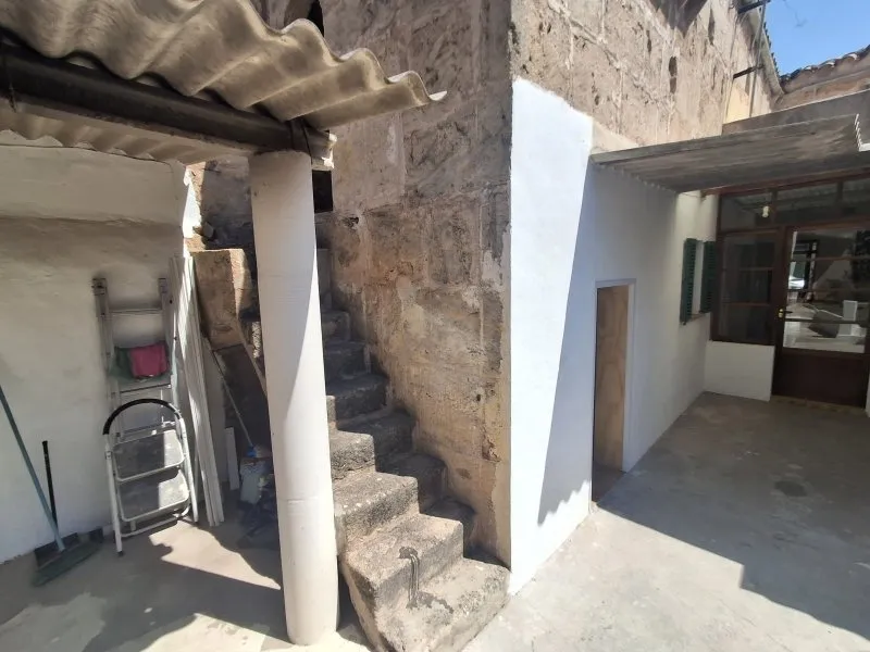 Unfurnished two-storey village house with garden, terraces and garage in the centre of Campos -DH 33 — photo 5