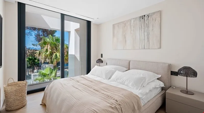 Sophisticated modern villa with harbour vistas for sale in Port Adriano — photo 7