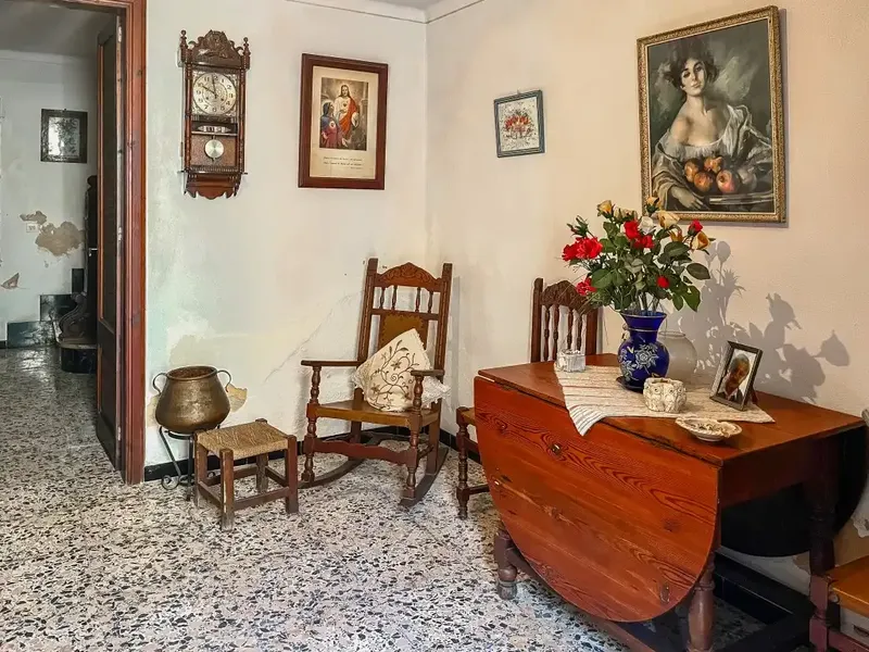Discover a beautiful and spacious townhouse in the heart of Pollença, a true gem brimming with potential for a luxurious home — photo 5