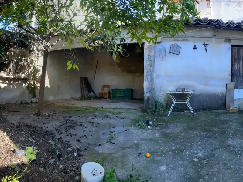 House to renovate consisting of three floors, ground floor with large patio-garden, 2 bedrooms, entrance hall, kitchen, bathroom, laundry room and — photo 10