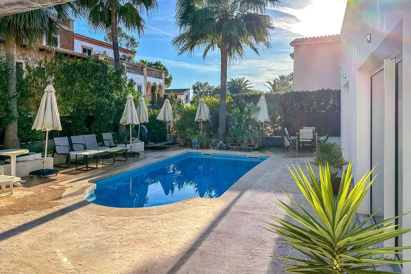 This elegant villa is located in the quiet and exclusive residential area of Port Verd, on the east coast of the Balearic island of Mallorca — photo 2