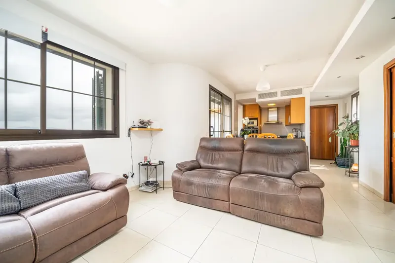 From Gestpropiedad we present this beautiful 2-bedroom, 2-bathroom penthouse in a quiet area of Porto Cristo, ideal both as — photo 8