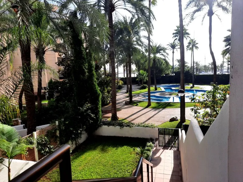 22076V - Coqueto Dúplex de Diseño con Jardín en El Paseo Marítimo — photo 1