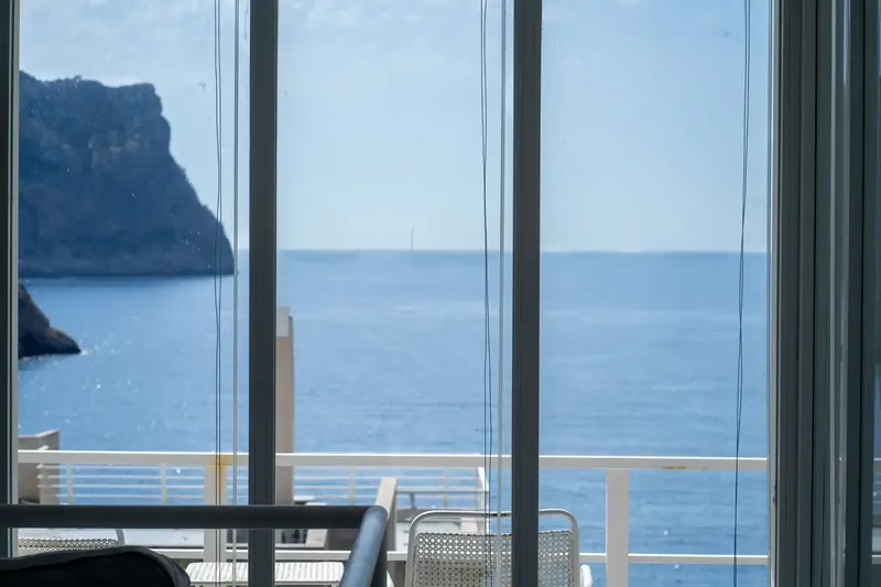 Exclusive duplex penthouse of about 150 m² with spectacular private rooftop solarium of 80 m² and open views of the Mediterranean — photo 12