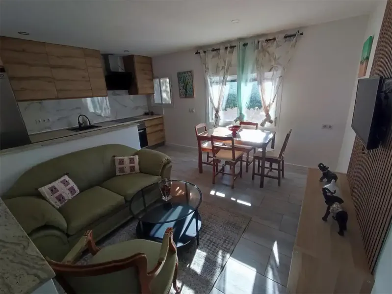 Planta baja independiente a estrenar con jardín y porche – Badia Grande — photo 1