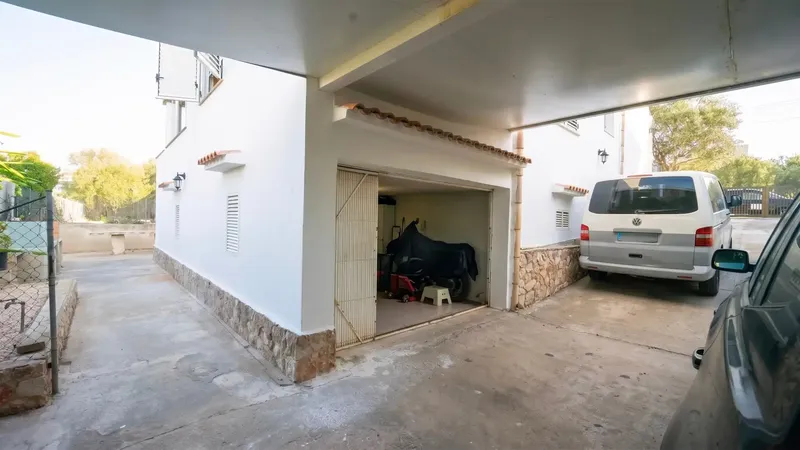 Descubre esta acogedora vivienda unifamiliar orientada al sur, situada en el popular pueblo pesquero de Porto Colom, en la costa sureste de  — photo 9