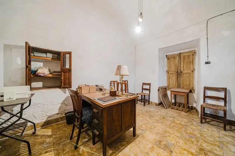 This house for renovation is located in Sant Llorenç, in an area with year-round activity in Mallorca. From gestpropiedad, real estate — photo 8