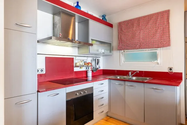 Beachfront apartment with sea views for sale in Puerto Pollensa, North Mallorca — photo 7