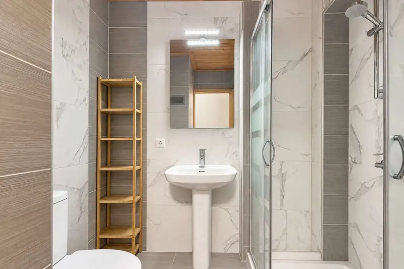 ¡Bienvenidos a Cala Millor! Este atractivo piso de 2 habitaciones, situado en tercera línea de mar, combina la calidad de vida mediterránea — photo 5