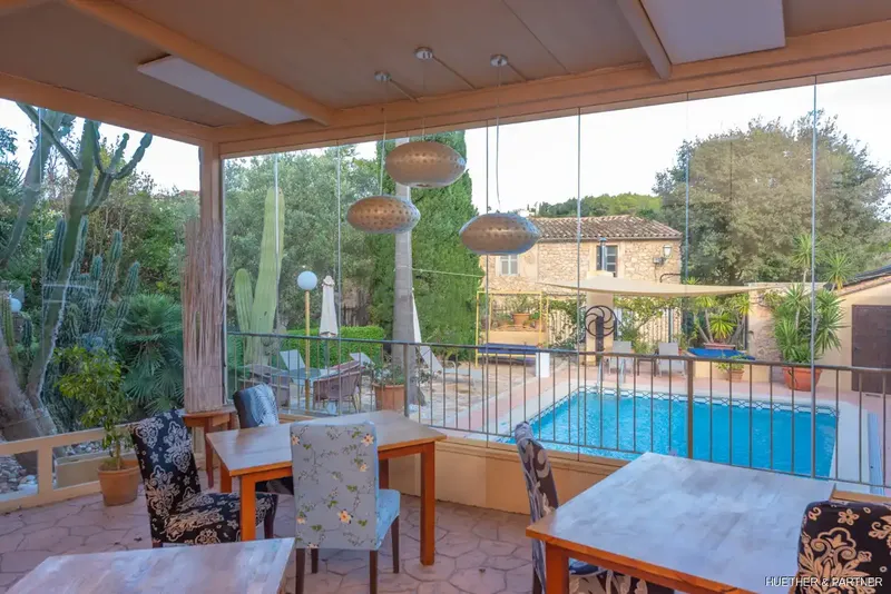 This good and very successful hotel is located above the center of Arta. — photo 12