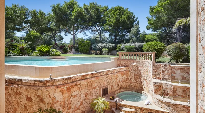 Mediterranean luxury property with 2 units and staff accommodation in Bendinat — photo 10