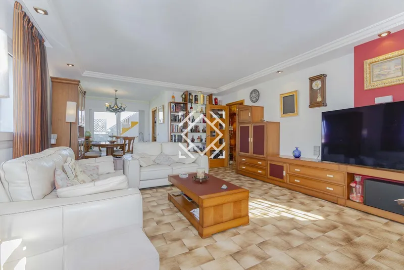 Penthouse with private roof terrace and sea views for sale in Can Picafort, Mallorca. — photo 3