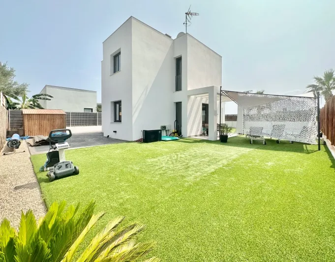 Modern villa with pool in a quiet area a short distance ... — photo 1