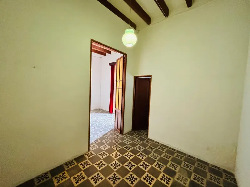 Discover this spacious townhouse of 258 m², distributed over three levels and located in a quiet residential area just minutes from — photo 7